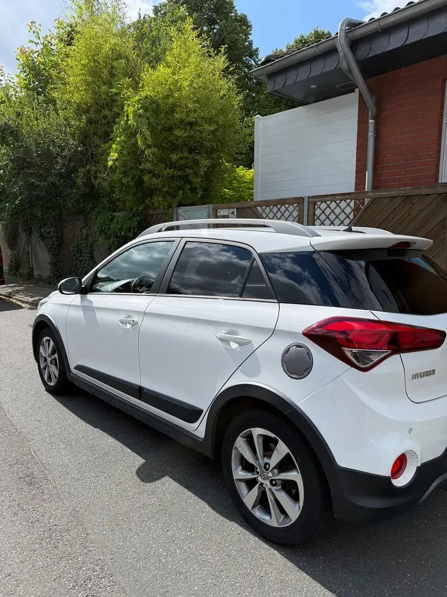 Gebraucht Hyundai i20 Active 101 PS (74 kW) 2016 Weiß Kleinwagen