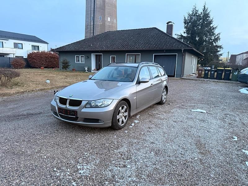 Gebraucht BMW 320 143 PS (105 kW) 2008 Grau Kombi