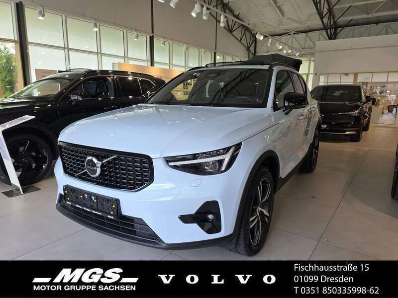 Cloud blue, solid / solid Gebraucht 2024 Volvo XC40 Plus SUV | 35.980 € (Fairer Preis) - Bild 1/4