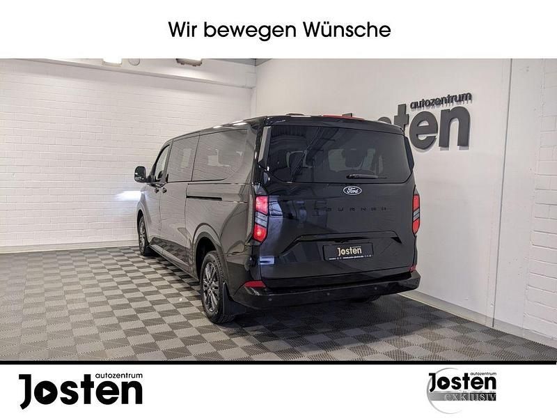 Gebraucht Ford Tourneo Titanium 136 PS (100 kW) 2025 Obsidianschwarz metallic Van / Kleinbus