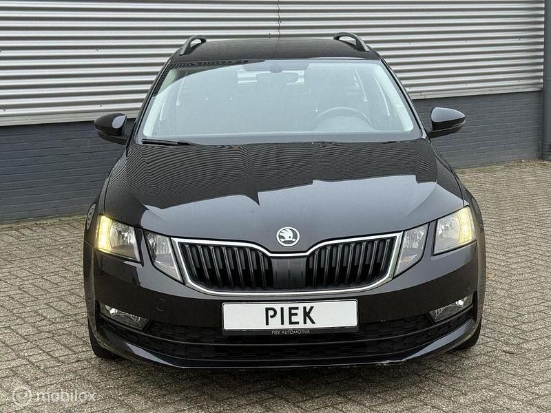 Second-hand Skoda Octavia Ambition 116 CP (85 kW) 2018 Negru Break