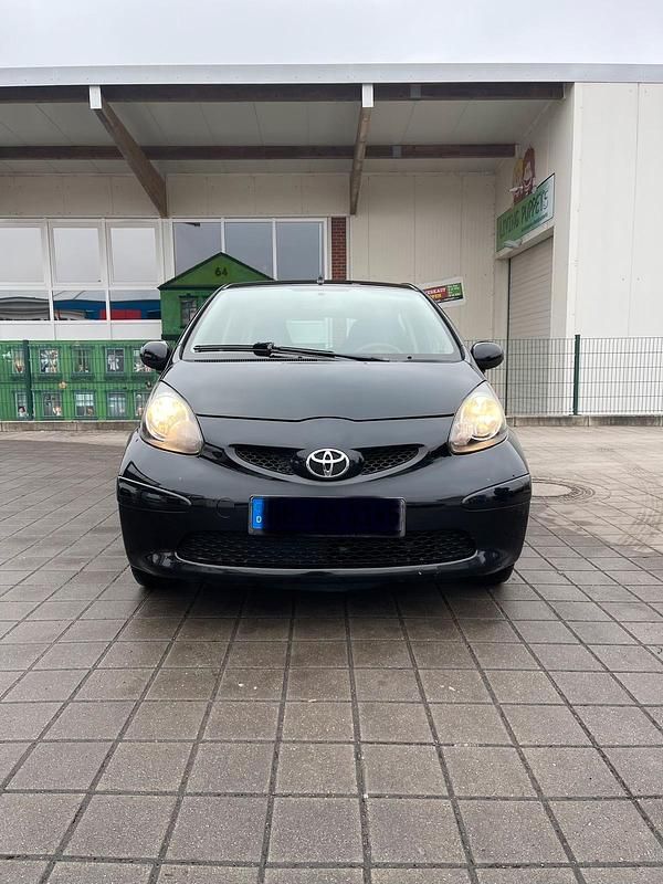Gebraucht Toyota Aygo 68 PS (50 kW) 2007 Schwarz Kleinwagen