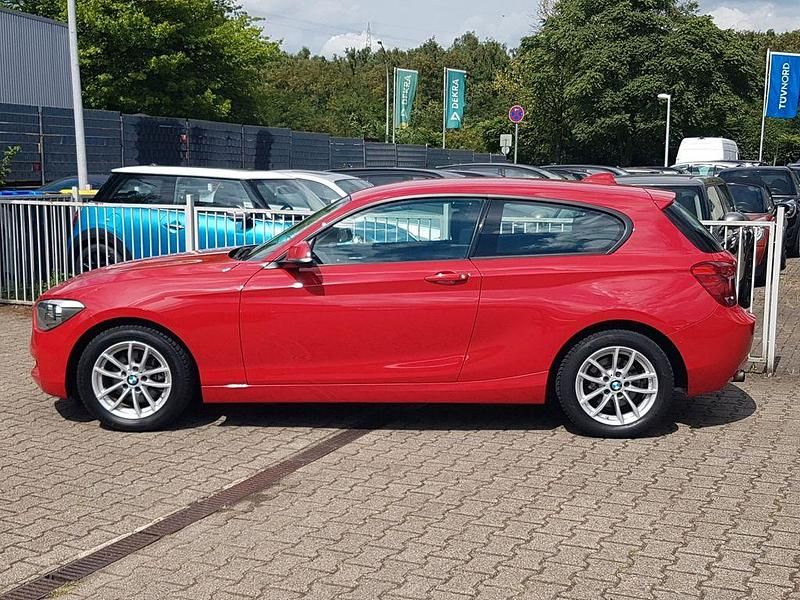 Gebraucht BMW 118 Advantage 170 PS (125 kW) 2014 Rot Kleinwagen