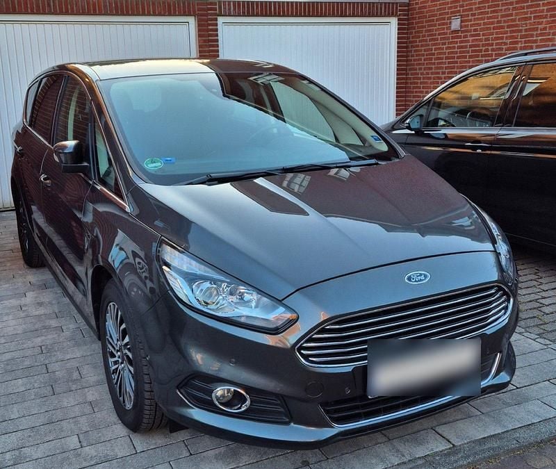 Gebraucht Ford S-MAX Titanium 190 PS (139 kW) 2019 Grau Van / Kleinbus