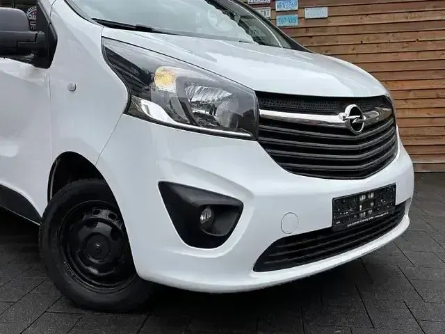 Gebraucht Opel Vivaro 120 PS (88 kW) 2019 Casablancaweiss/glacier/arctic Van / Kleinbus