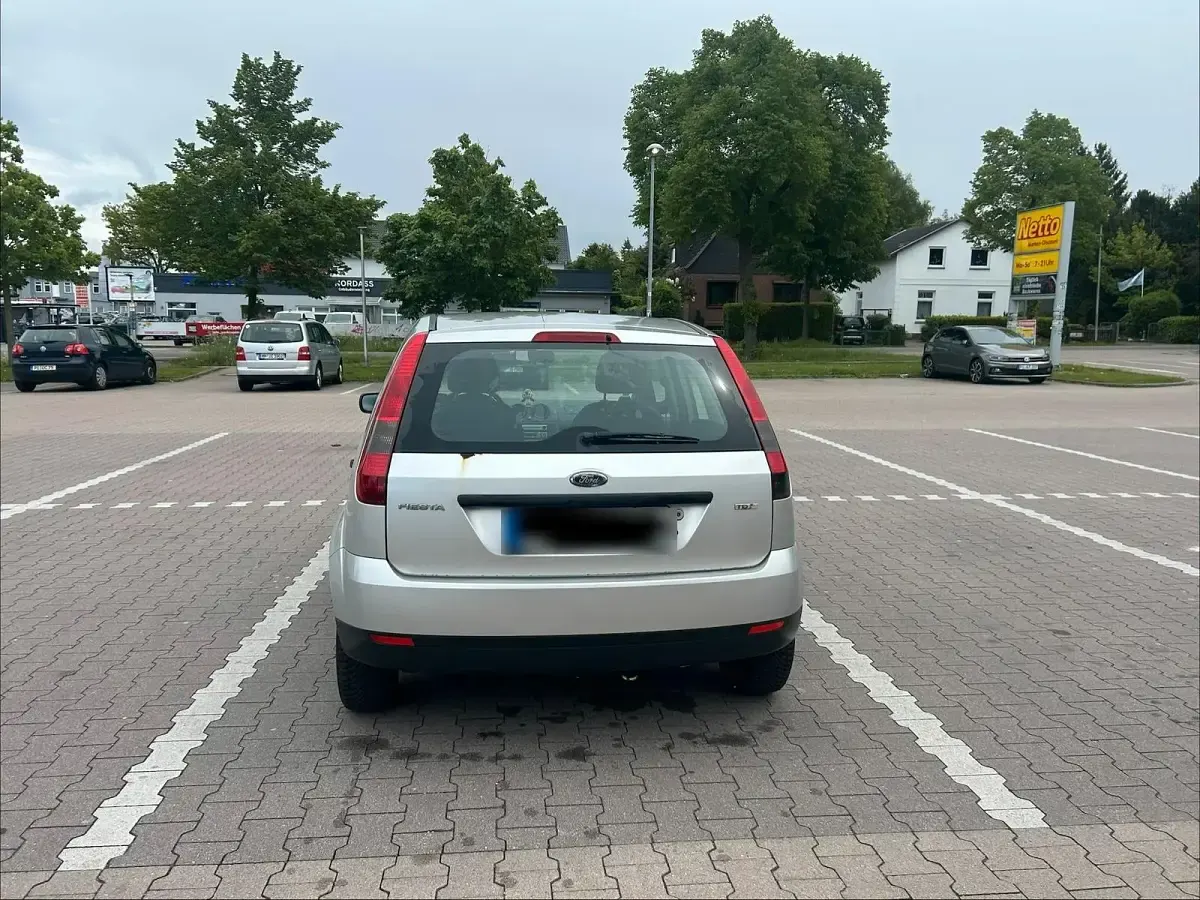 Gebraucht Ford Fiesta 2004 Silber Kleinwagen