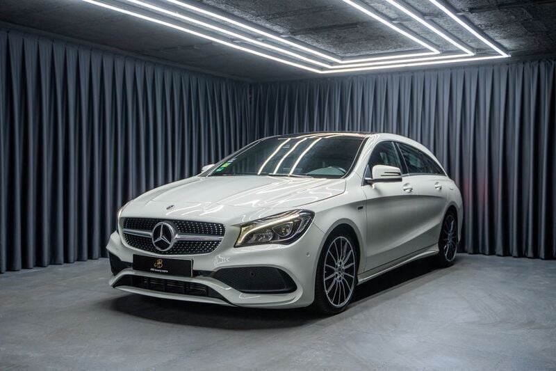 Weiß Gebraucht 2018 Mercedes CLA180 AMG Limousine | 15.800 € (Fairer Preis) - Bild 1/4