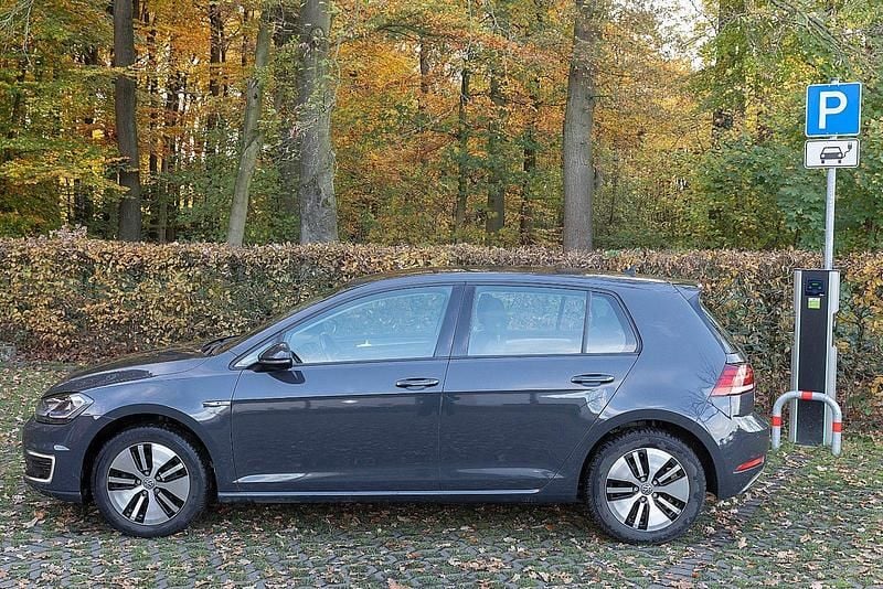 Andere farben Gebraucht 2020 VW e-Golf Kleinwagen | 12.600 € (Guter Preis) - Bild 1/4