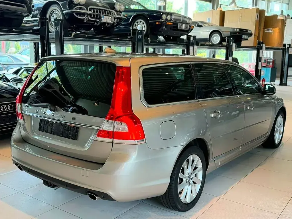 Gebraucht Volvo V70 181 PS (133 kW) 2015 Silber Kombi