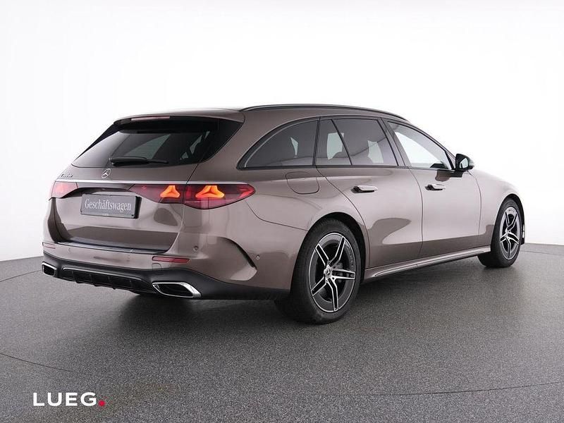 Gebraucht Mercedes E300 AMG 313 PS (230 kW) 2025 Braun Limousine