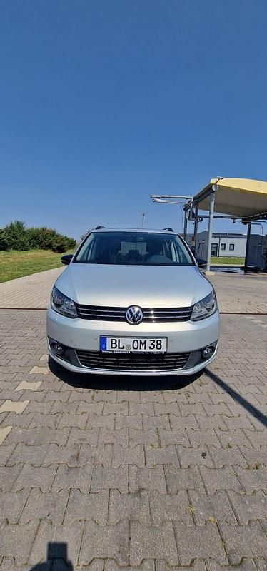 Andere farben Gebraucht 2013 VW Touran Match Van / Kleinbus | 8.450 € (Teuer) - Bild 1/4
