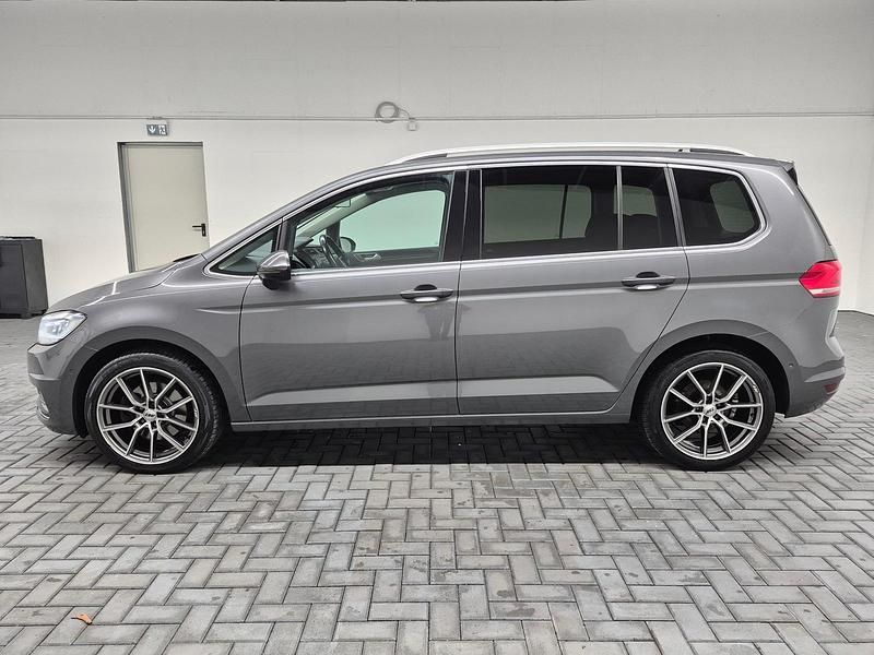 Gebraucht VW Touran Highline 150 PS (110 kW) 2015 Peppergraumet. Van / Kleinbus