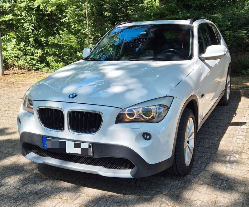 Weiß Gebraucht 2009 BMW X1 SUV | 6.500 € - Bild 1/4
