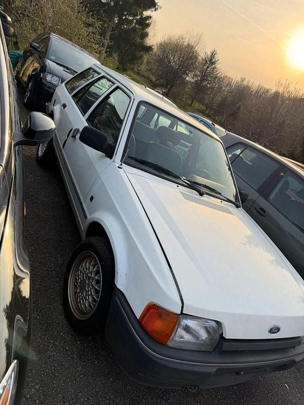 Gebraucht Ford Escort 73 PS (53 kW) 1987 Weiß Kombi