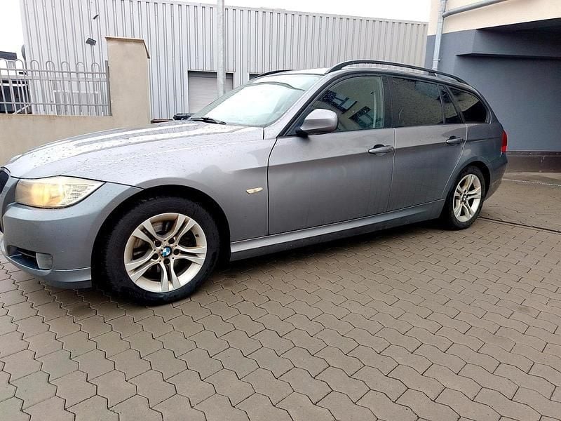 Gebraucht BMW 320 177 PS (130 kW) 2009 Grau Kombi