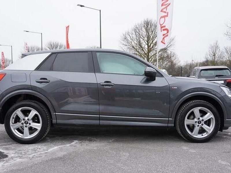 Gebraucht Audi Q2 S-Line 150 PS (110 kW) 2023 Grau SUV