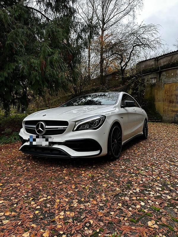 Weiß Gebraucht 2017 Mercedes CLA45 AMG AMG Coupé | 29.999 € (Fairer Preis) - Bild 1/4