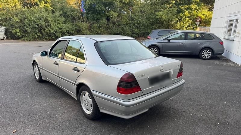 Gebraucht Mercedes C220 125 PS (91 kW) 1998 Silber Limousine