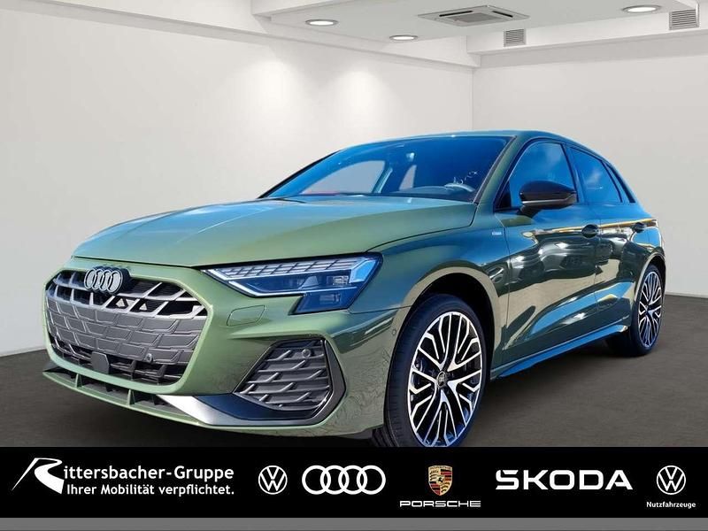 Distriktgrün metallic Neu 2025 Audi A3 S-Line Limousine | 41.900 € (Etwas zu teuer) - Bild 1/4