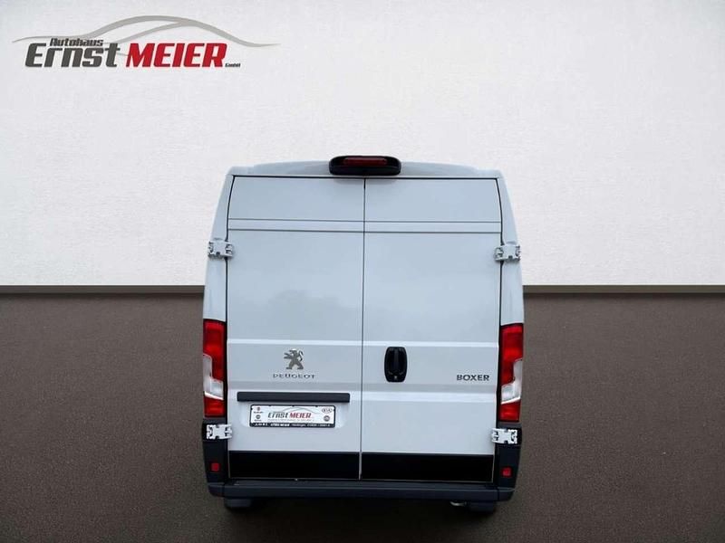 Gebraucht Peugeot Boxer Premium 165 PS (121 kW) 2023 Lackierung weiss icy/deckende Van