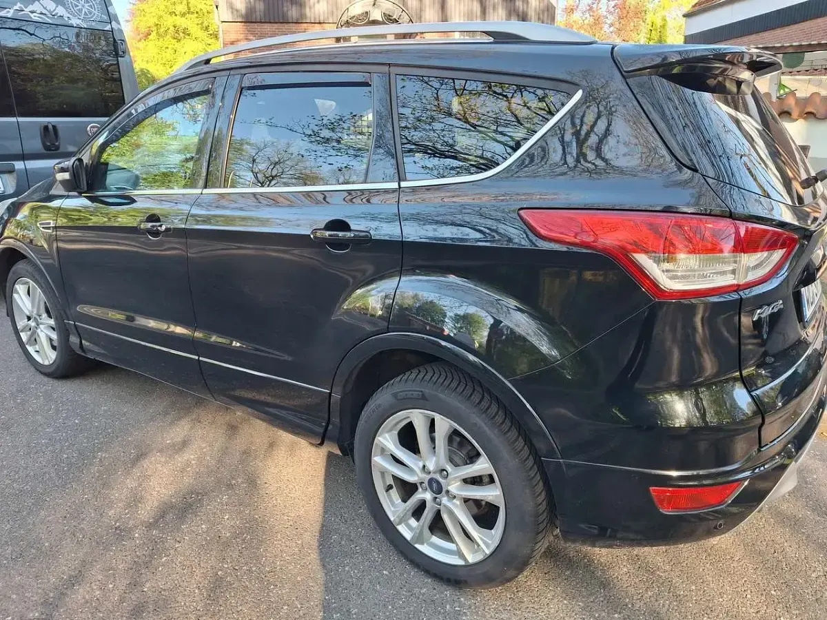 Gebraucht Ford Kuga Titanium 163 PS (119 kW) 2014 Schwarz SUV