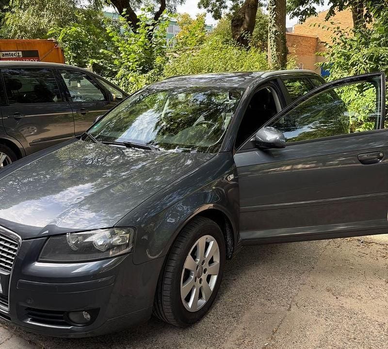 Grau Gebraucht 2006 Audi A3 Sport Limousine | 2.300 € (Superpreis) - Bild 1/4
