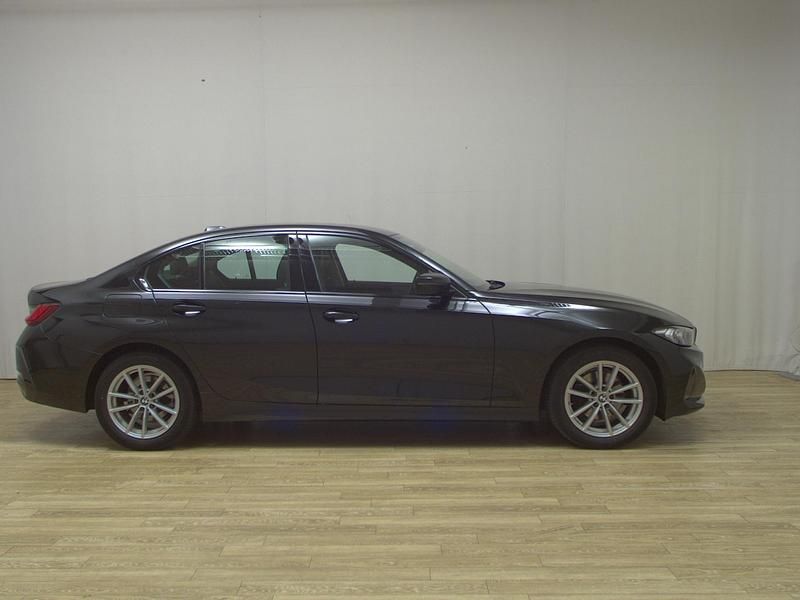 Schwarz Gebraucht 2023 BMW 320 Sport Line Limousine | 28.380 € (Guter Preis) - Bild 1/4