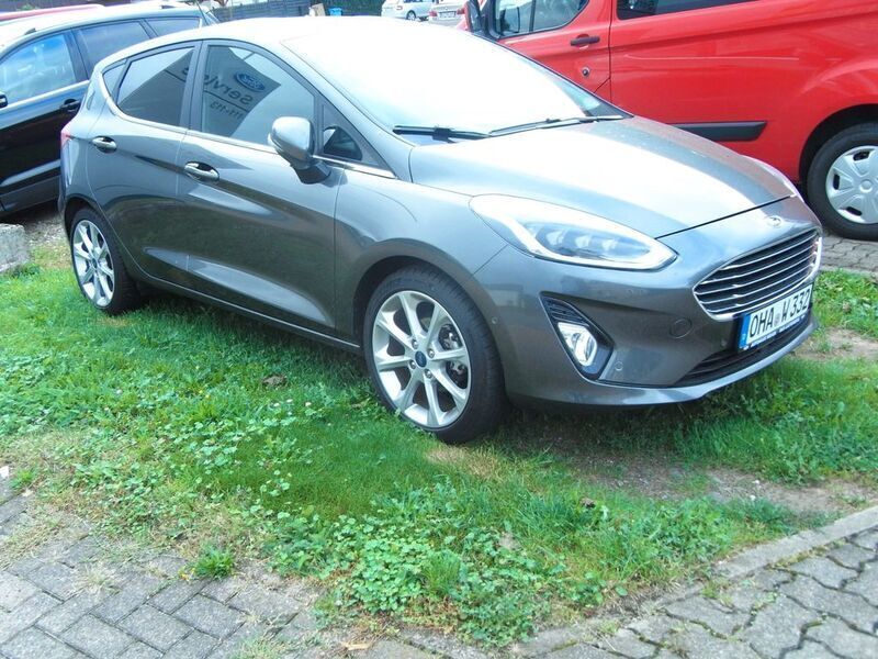 Gebraucht Ford Fiesta Titanium 101 PS (74 kW) 2018 Grau Kleinwagen