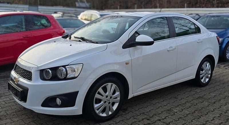 Gebraucht Chevrolet Aveo LT 101 PS (74 kW) 2011 Schneeweiss/summitwhite/arctic Limousine