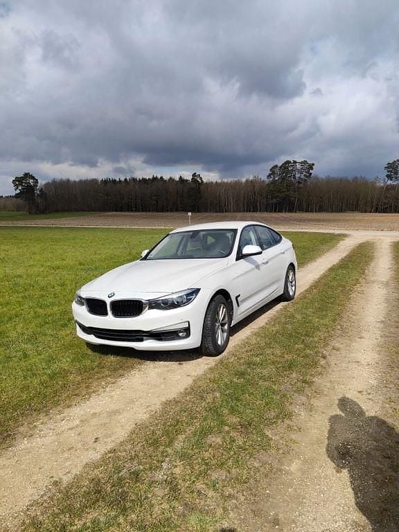 Second-hand BMW 320 Advantage 184 CP (135 kW) 2017 Alb Berlinǎ