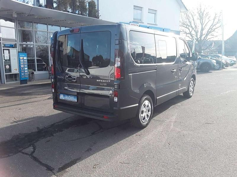 Gebraucht Renault Trafic Life 150 PS (110 kW) 2024 Kometengrau Van / Kleinbus
