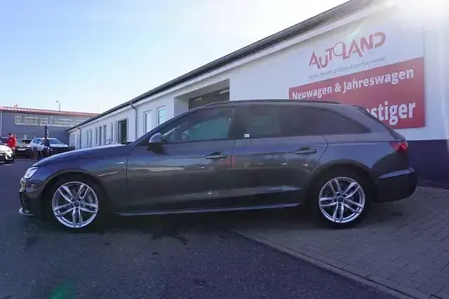 Używany Audi A4 S-Line 265 KM (194 kW) 2023 Szary Kombi