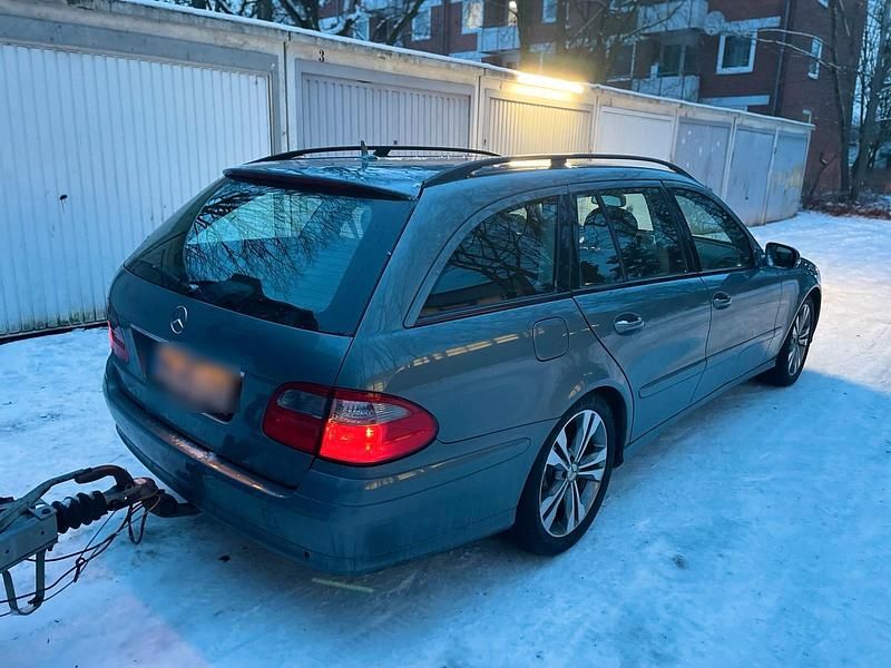 Gebraucht Mercedes E220 170 PS (125 kW) 2006 Blau Kombi
