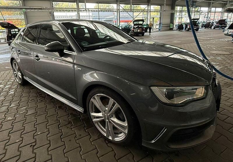 Grau Gebraucht 2015 Audi A3 S-Line Limousine | 15.900 € (Etwas zu teuer) - Bild 1/4