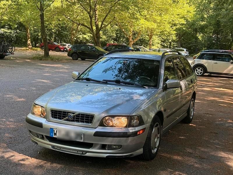 Gebraucht 2003 Volvo V40 Kombi | 2.200 € - Bild 1/4