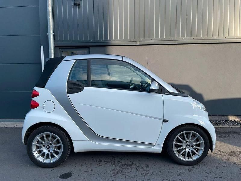 Gebraucht Smart ForTwo Cabrio 71 PS (52 kW) 2011 Weiß Cabrio