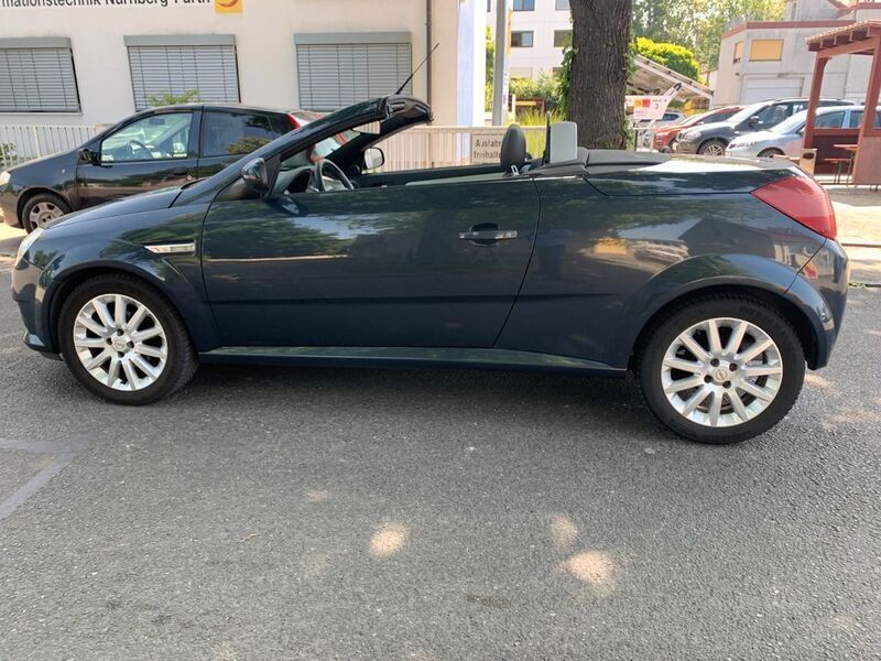 Grau Gebraucht 2009 Opel Tigra Cabrio | 3.499 € (Fairer Preis) - Bild 1/4