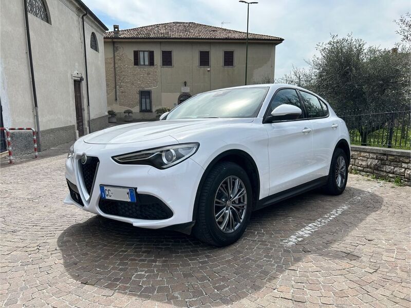 Weiß Gebraucht 2020 Alfa Romeo Stelvio Business SUV | 20.000 € (Fairer Preis) - Bild 1/4