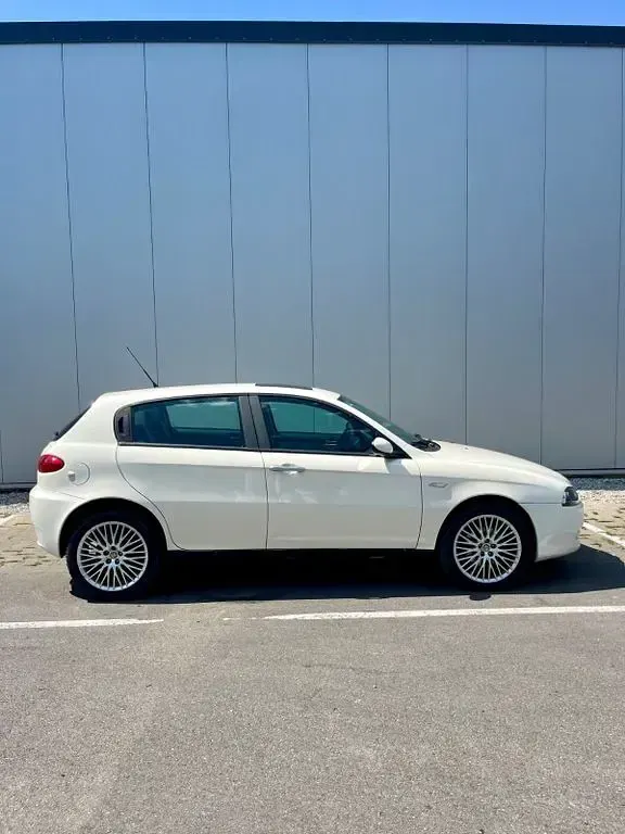 Gebraucht Alfa Romeo 147 120 PS (88 kW) 2008 Weiß Kleinwagen