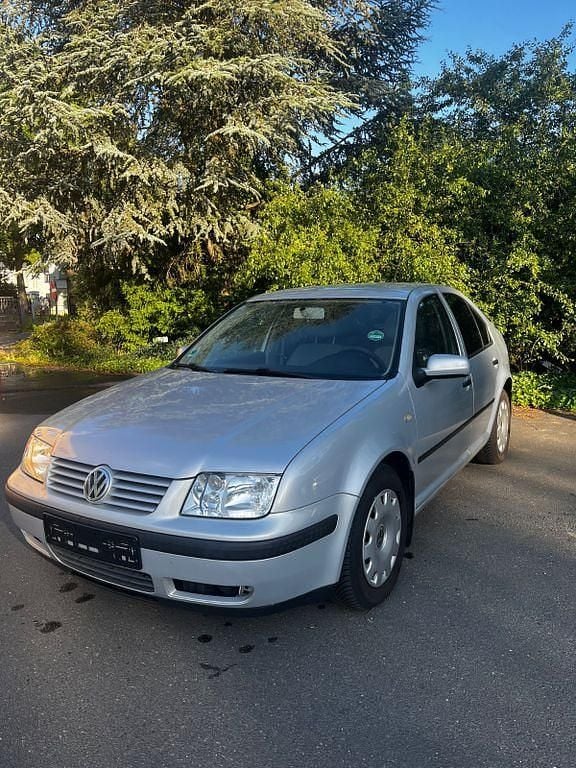 Silber Gebraucht 1999 VW Bora Limousine | 2.100 € (Fairer Preis) - Bild 1/4