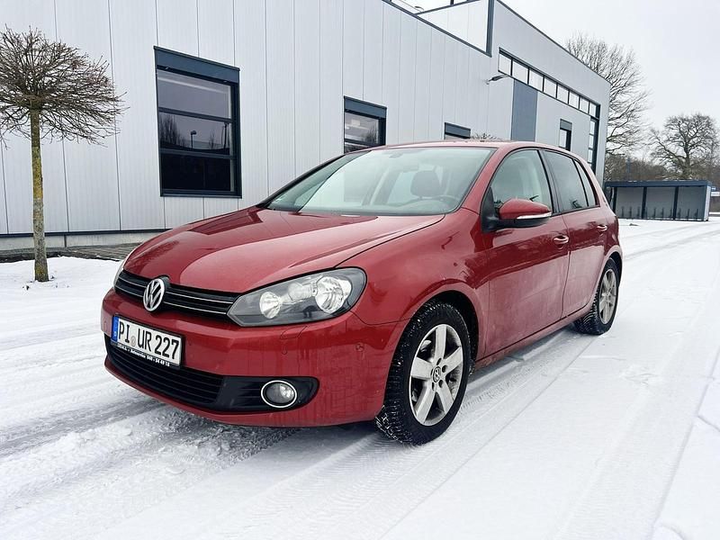 Gebraucht VW Golf VI 105 PS (77 kW) 2010 Rot Kleinwagen
