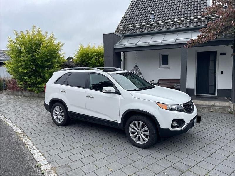 Weiß Gebraucht 2012 Kia Sorento Vision SUV | 8.750 € (Fairer Preis) - Bild 1/4