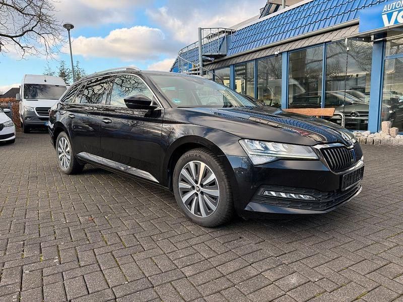 Schwarz Gebraucht 2022 Skoda Superb Ambition Kombi | 20.230 € (Teuer) - Bild 1/4