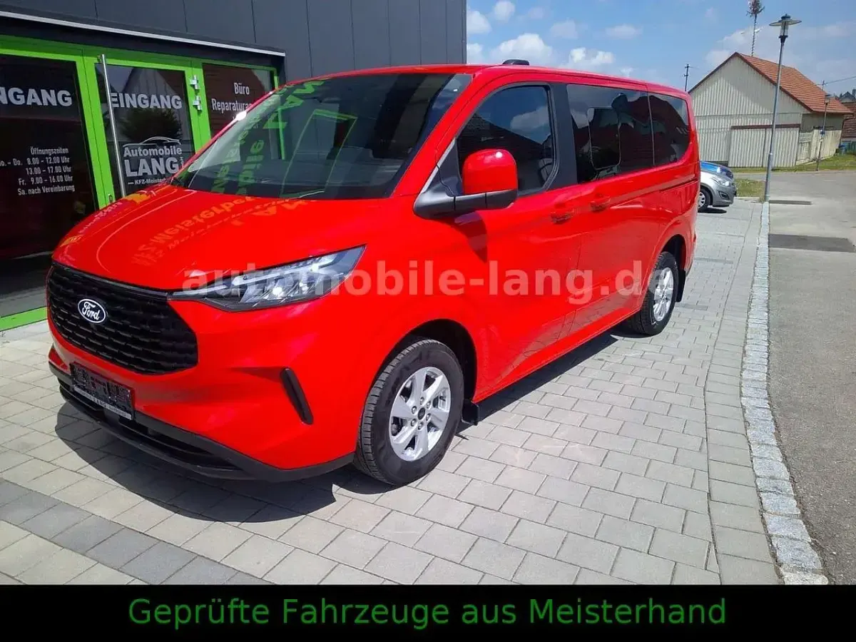 Gebraucht Ford Tourneo Custom 136 PS (100 kW) 2025 Rot (race red) Van