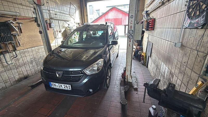 Gebraucht Dacia Dokker Comfort 116 PS (85 kW) 2018 Schwarz Van / Kleinbus