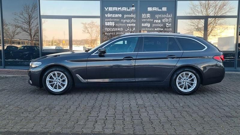 Gebraucht BMW 520 190 PS (139 kW) 2023 Grau Limousine