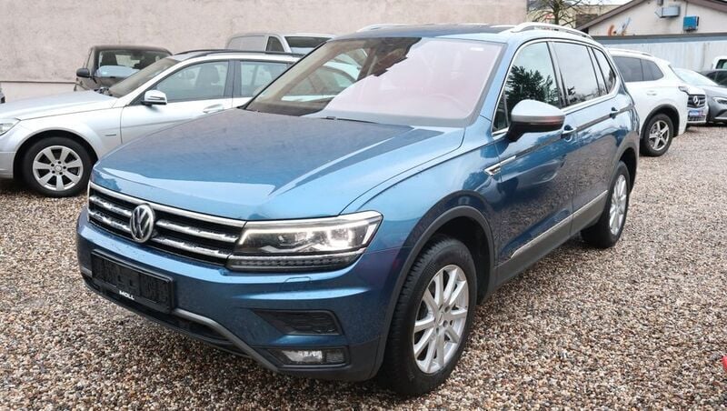 Blue silk metallic (metallic) Gebraucht 2021 VW Tiguan Allspace Highline SUV | 25.990 € (Guter Preis) - Bild 1/4