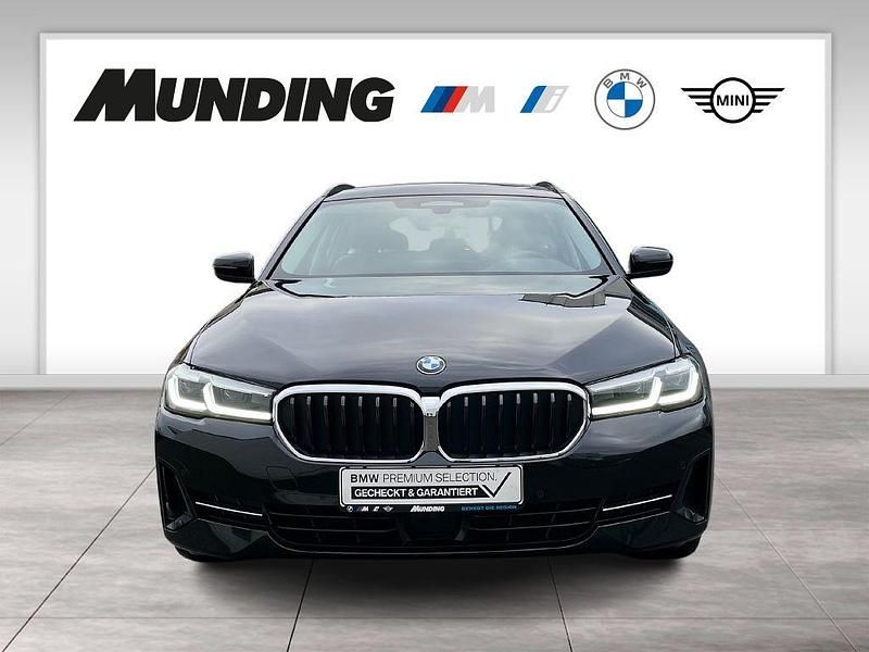 Gebraucht BMW 520 190 PS (139 kW) 2023 Schwarz Kombi