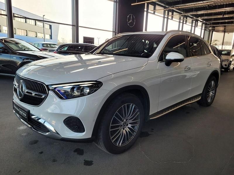 Gebraucht Mercedes GLC220 Advanced Plus 198 PS (145 kW) 2024 Manufaktur lack manufaktur opalithweiß bright SUV