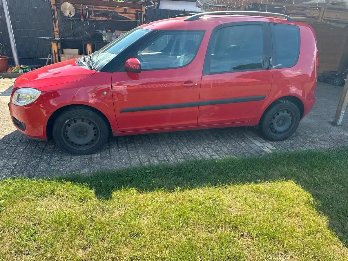 Gebraucht Skoda Roomster 75 PS (55 kW) 2008 Rot Van / Kleinbus